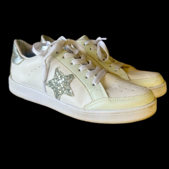 Michael Kors, ladies white and silver sneaker excellent condition size 10 - Picture 1 of 12